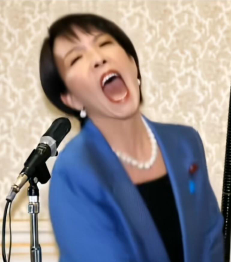 高市早苗，欢迎特朗普总统来日，昨天还见了特朗普，今天就成这样了
不管你是早苗还是