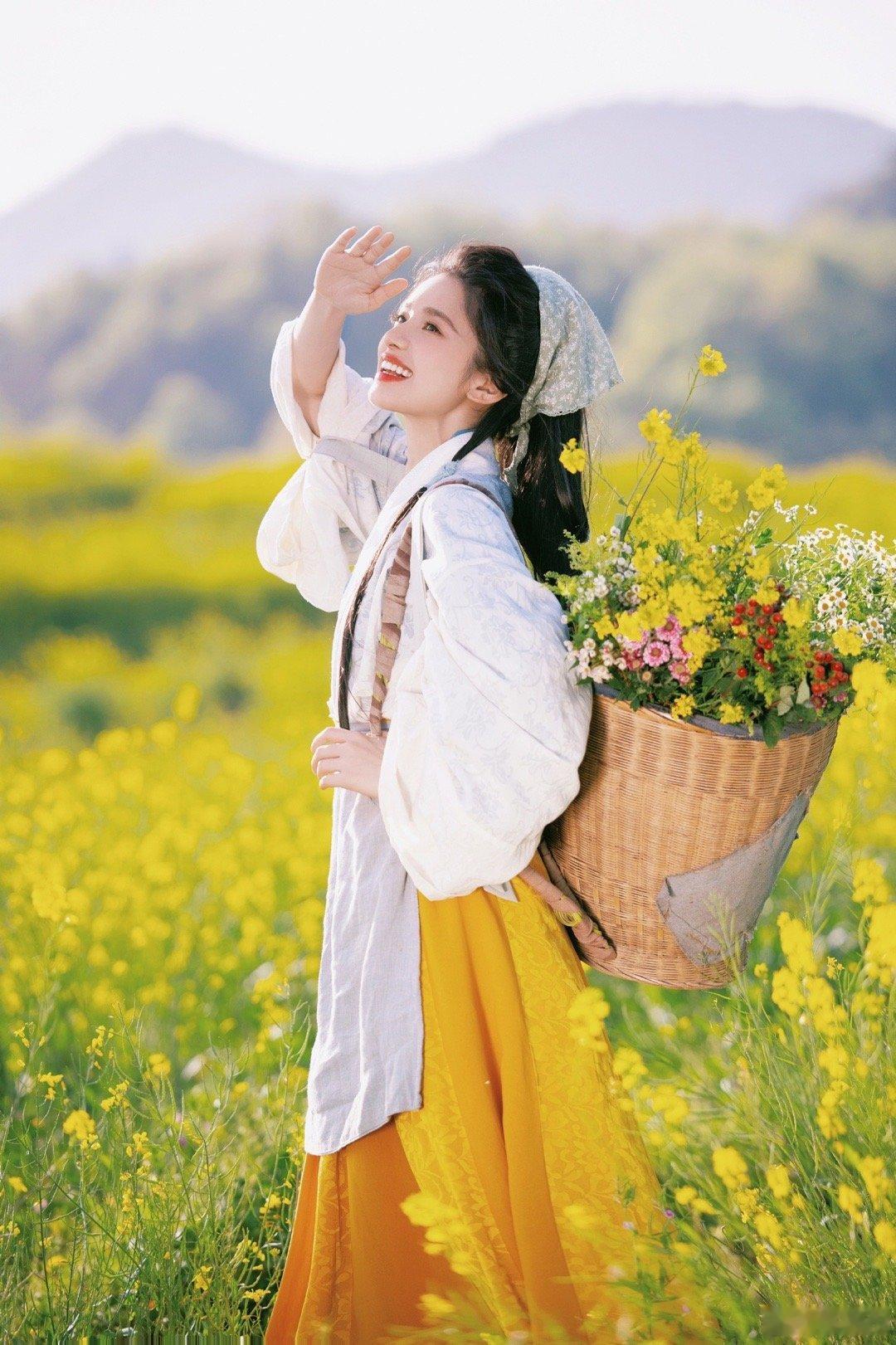 张婧仪这一组也太生机勃勃啦！！还有生命力的一张脸～春意盎然是张婧仪的模样 ！！！