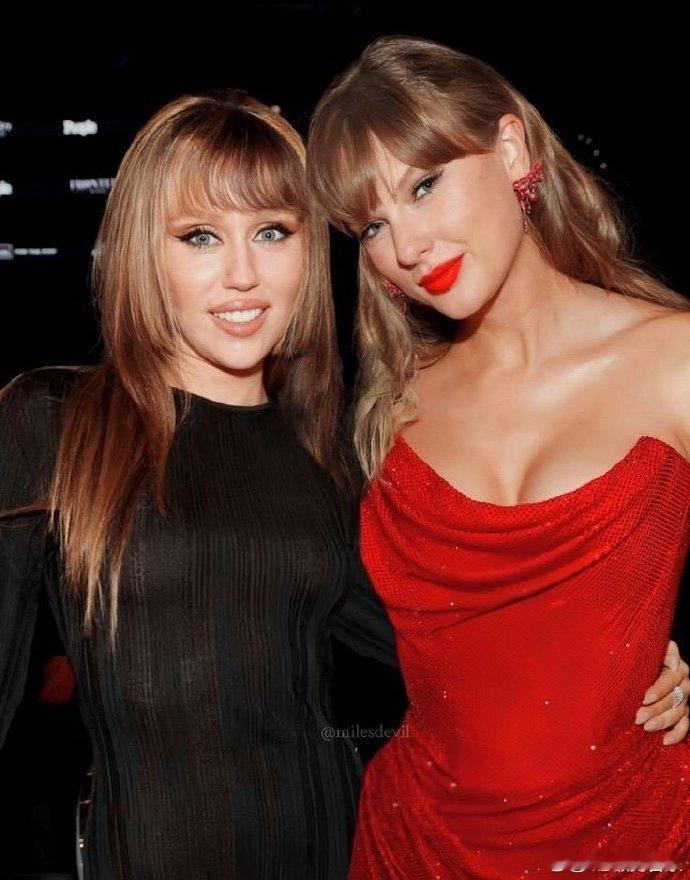 麦莉祝福霉霉订婚 Miley Cyrus祝贺霉霉Taylor Swift和Tra