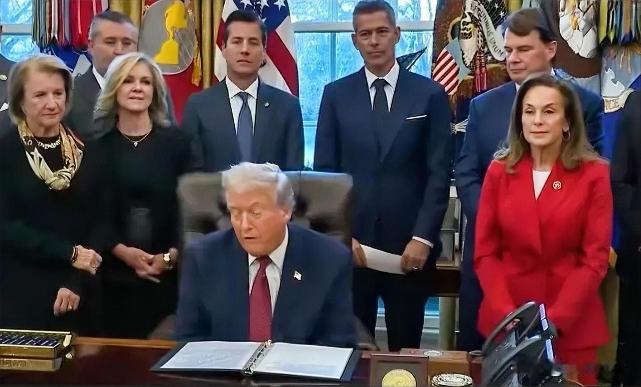 特朗普称拜登时代“62英里/加仑”CAFE这个标准“完全无法实现”，车企为了达标