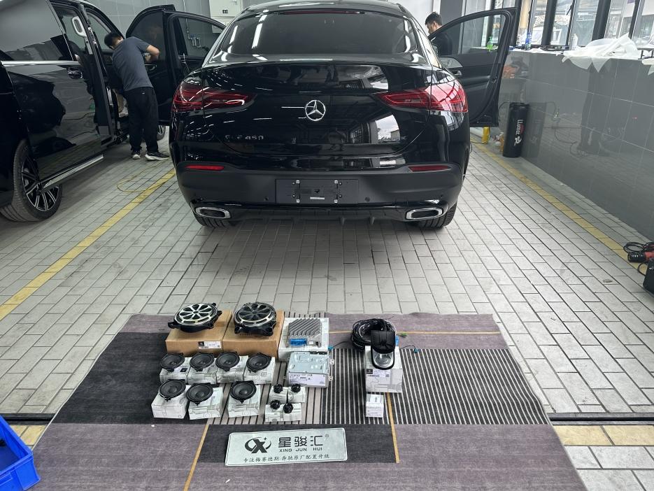 24款奔驰GLE450升级柏林之声小柏林音响
奔驰GLE350，原车出厂标配9个