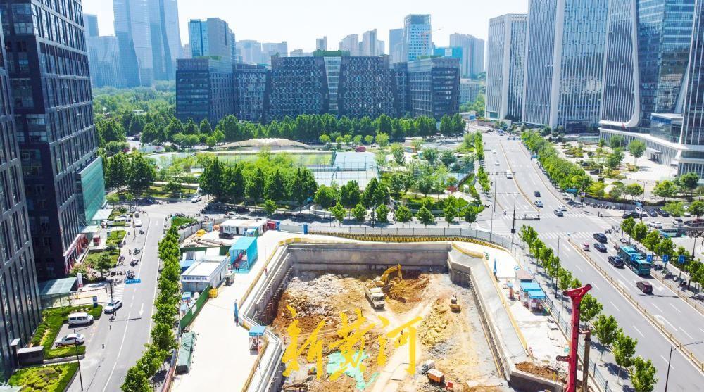 济南舜泰广场“地上车场”将变“地下车库”，新增500个停车位！5月10日，记者在