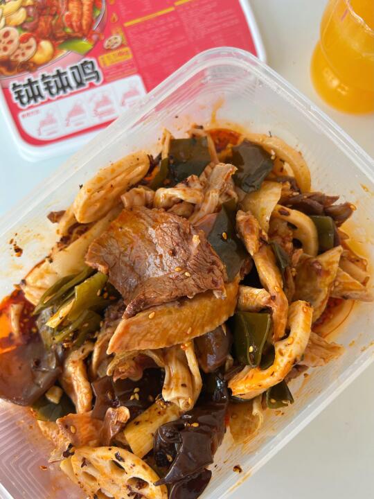 天呐，这个荤素搭配的钵钵鸡谁能拒绝啊？