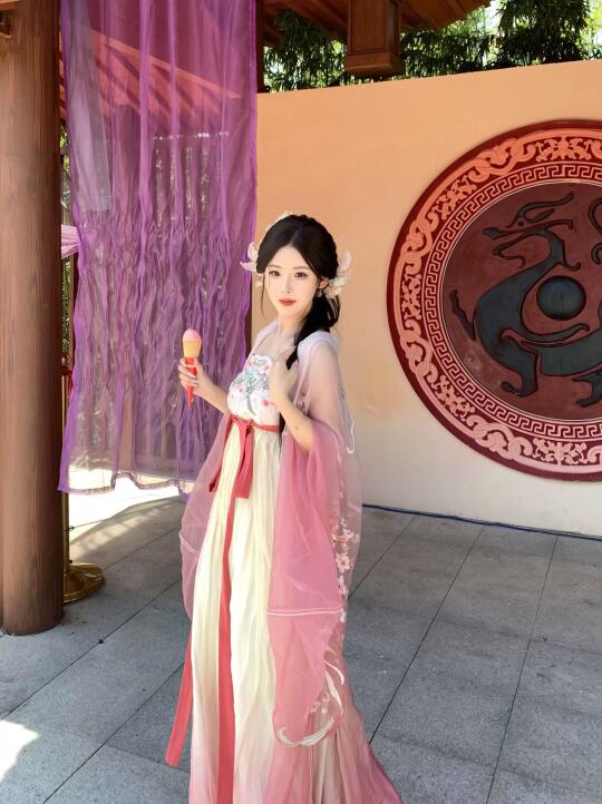 老爷 二小姐又偷跑出去玩了