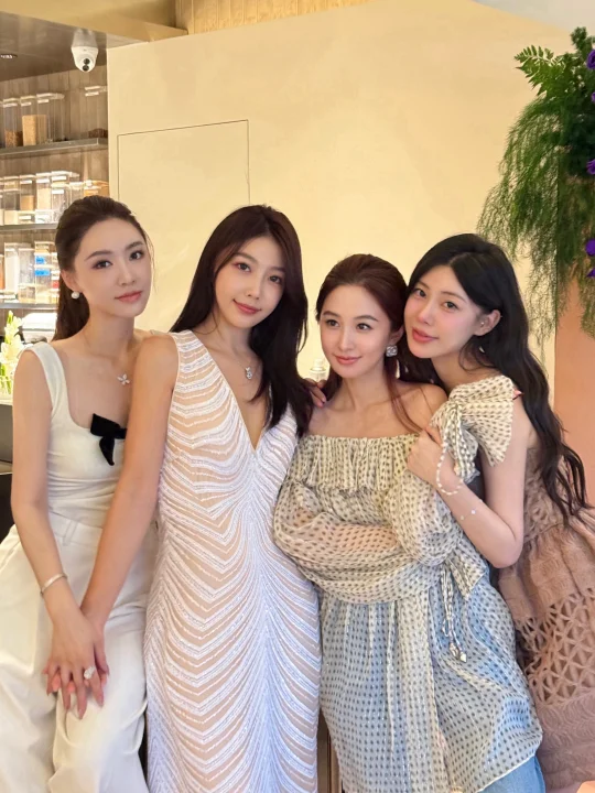 深港🇭🇰 有一起搞美丽事业的女性吗？