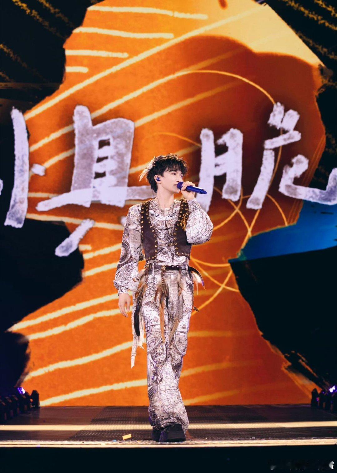 周深外网数据创新高 周深海外音乐平台月听众突破1480万，个人新高。这个数字不仅