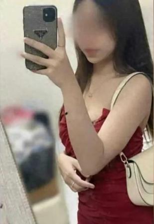 今年4月，泰国一名怀孕8月，挺着大肚子的孕妇，因怀疑丈夫出轨，竟尾随丈夫进入旅馆