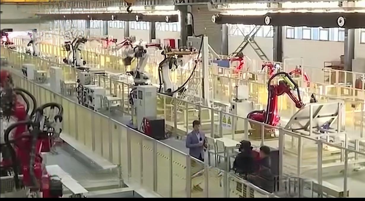 美国智库这算盘打得太响，可军事攻击的风险谁担？想卡中国技术脖子，怕不是搬起石头砸