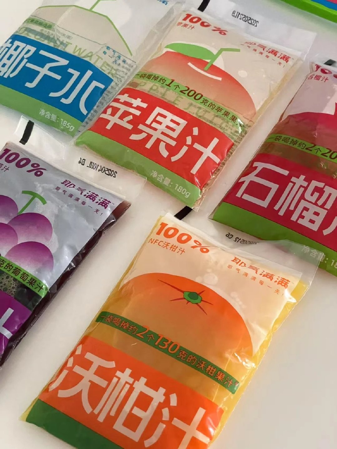 终于把耶家的果汁集齐了，整整齐齐，喜欢什么口味就选什么，也出了尝鲜装，5个口味挨