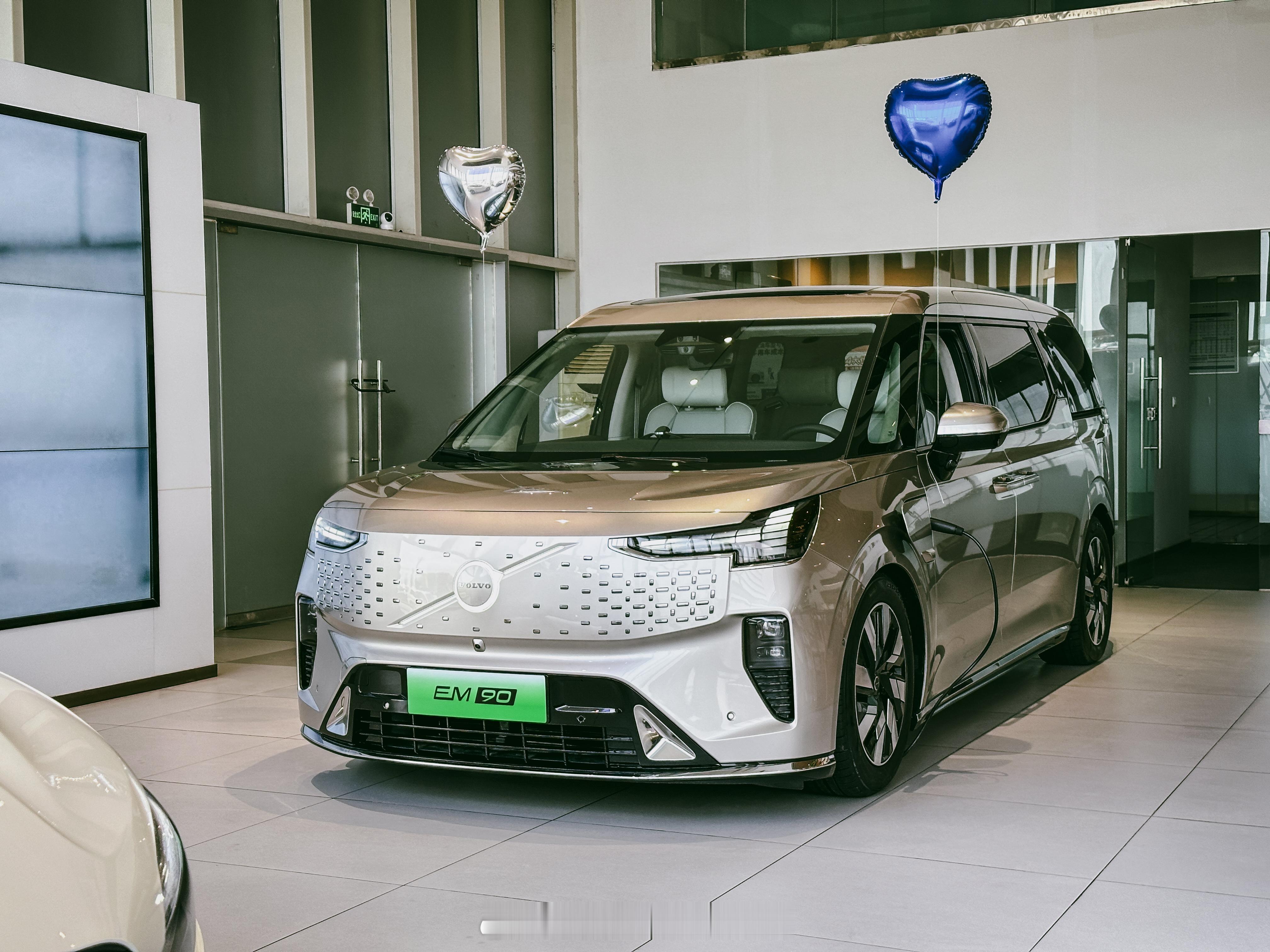 今日取车拍车沃尔沃XC60，车圈最固执的汽车品牌，这一代XC60上市应该有十年了