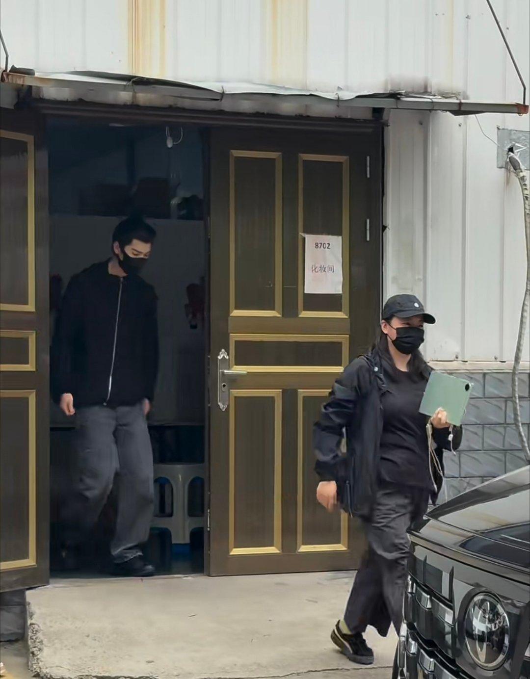李昀锐团队全员事业脑梅梅超绝不经意把荣耀平板20森林绿露出来哈哈哈哈哈哈哈哈哈哈