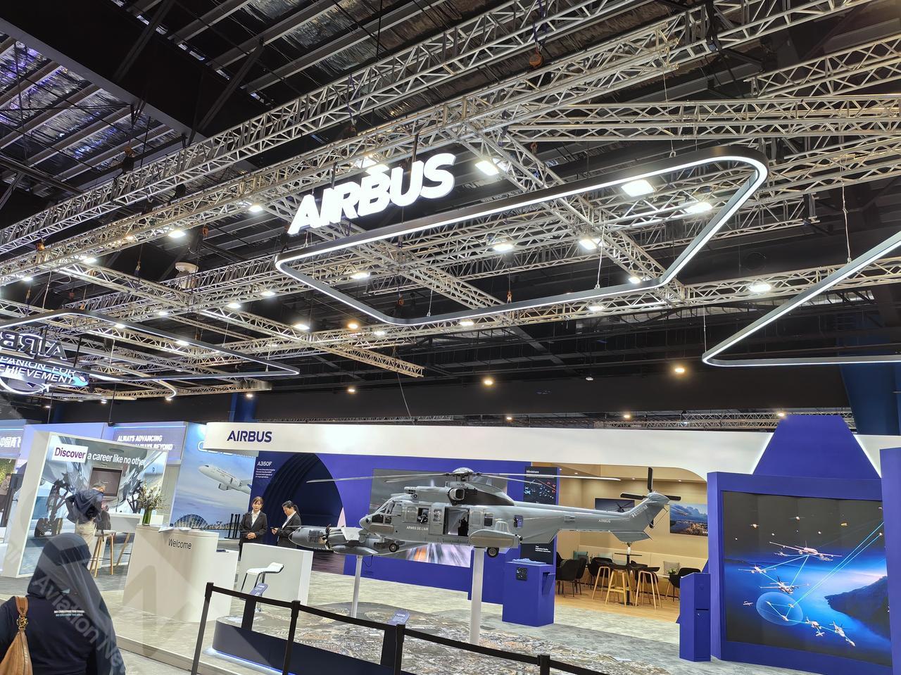 近日，第十届新加坡航展开幕，空客在室内展区展出A400M、H225M直升机和A3