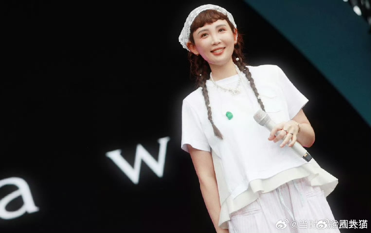 歌手直播魏如萱松弛的不像是来比赛的 告别拘谨束缚，放声高歌，《末路狂花》演绎出孤