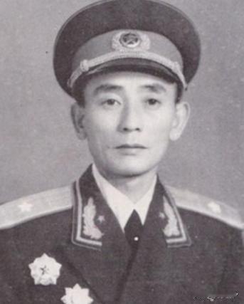 1964年，粟裕到福州军区视察，看到军区副司令员朱绍清后，他神色复杂，说：“金门