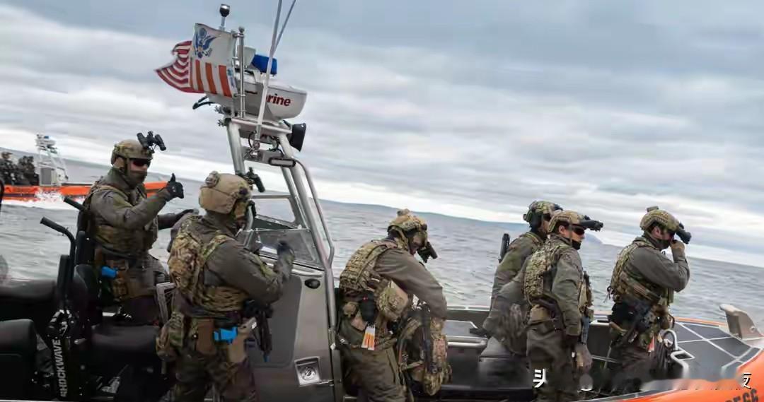 俄轮满载出港，美军800米尾随10天：惊恐发现万吨货物已不翼而飞