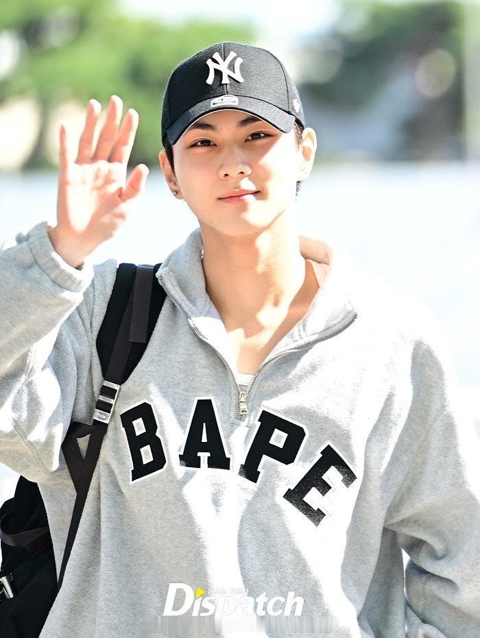梁祯元今日机场出发新闻图 