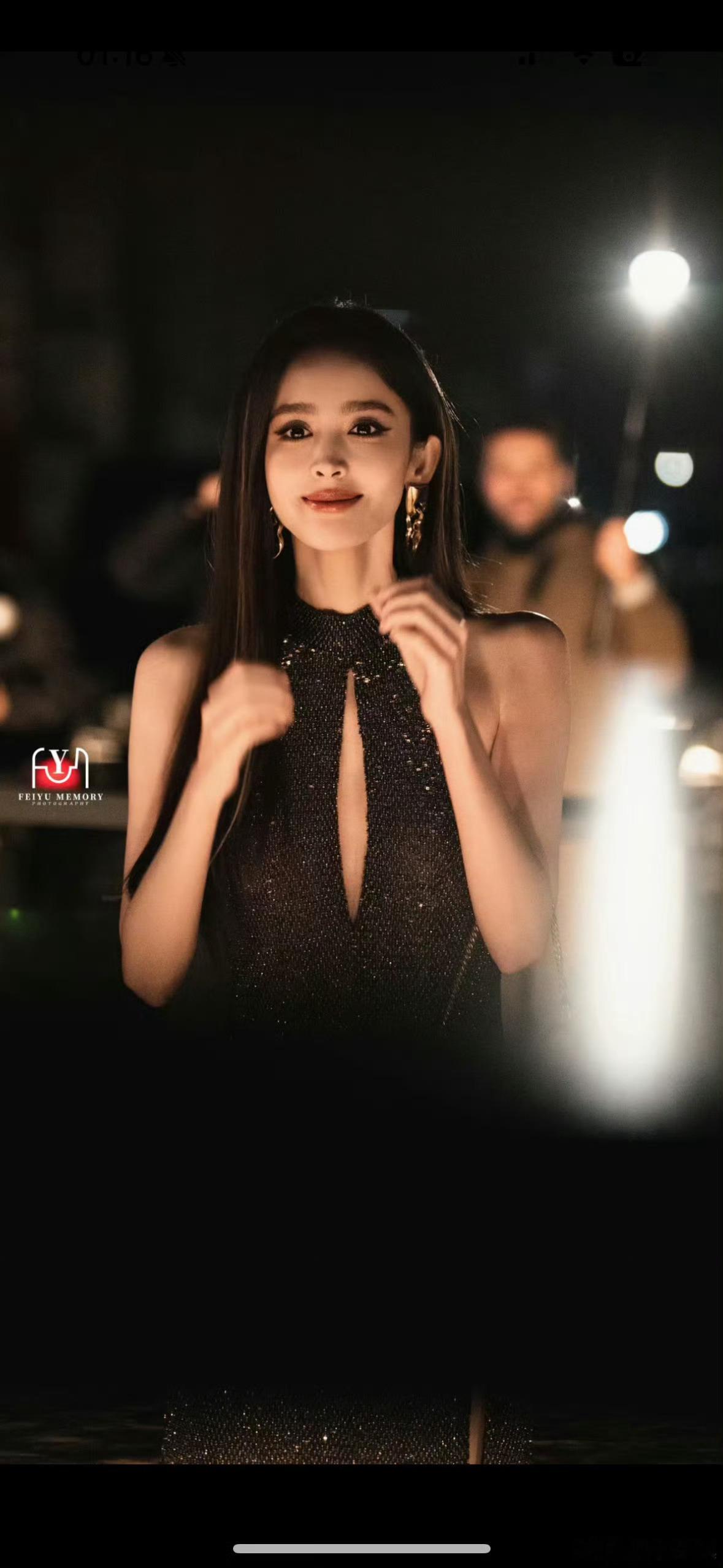 #娜扎是自己美图的搬运工#娜扎，别只顾着搜刮别人的美图了，也来点你自己的自拍吧！