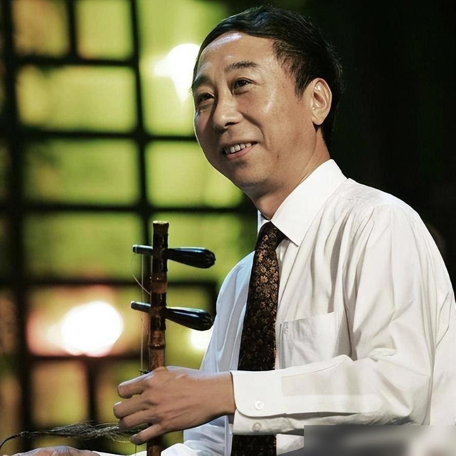 不查不知道，一查吓一跳，我敬爱的冯巩老师竟然有这么多现任职务。据查，冯巩老师的现