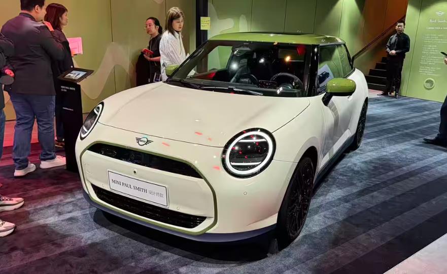 COOPER PAUL SMITH设计师款中国首秀。此系列非普通联名，是Paul