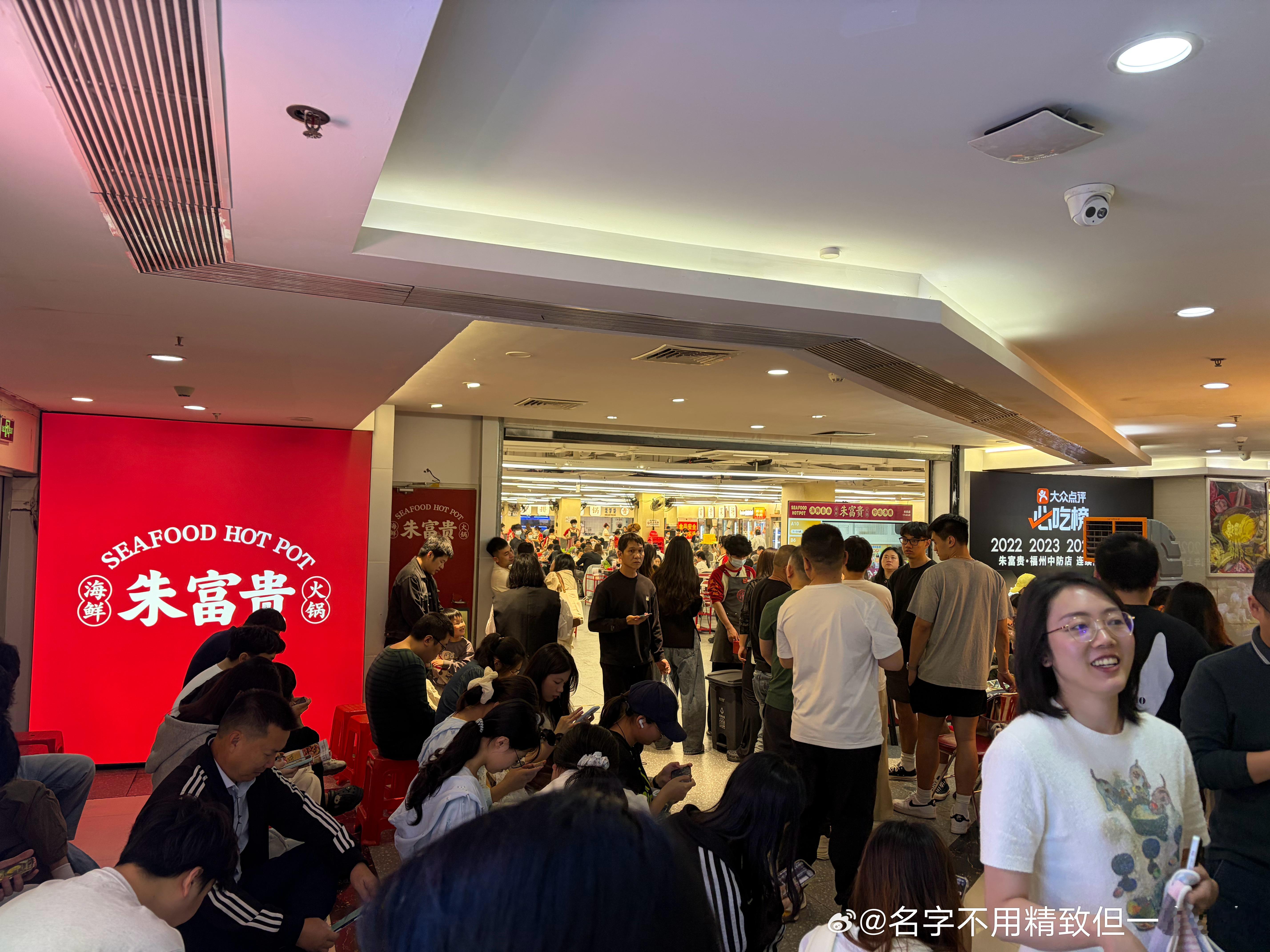 不知道要排到什么时候，一个人晚饭也不想随便对付 