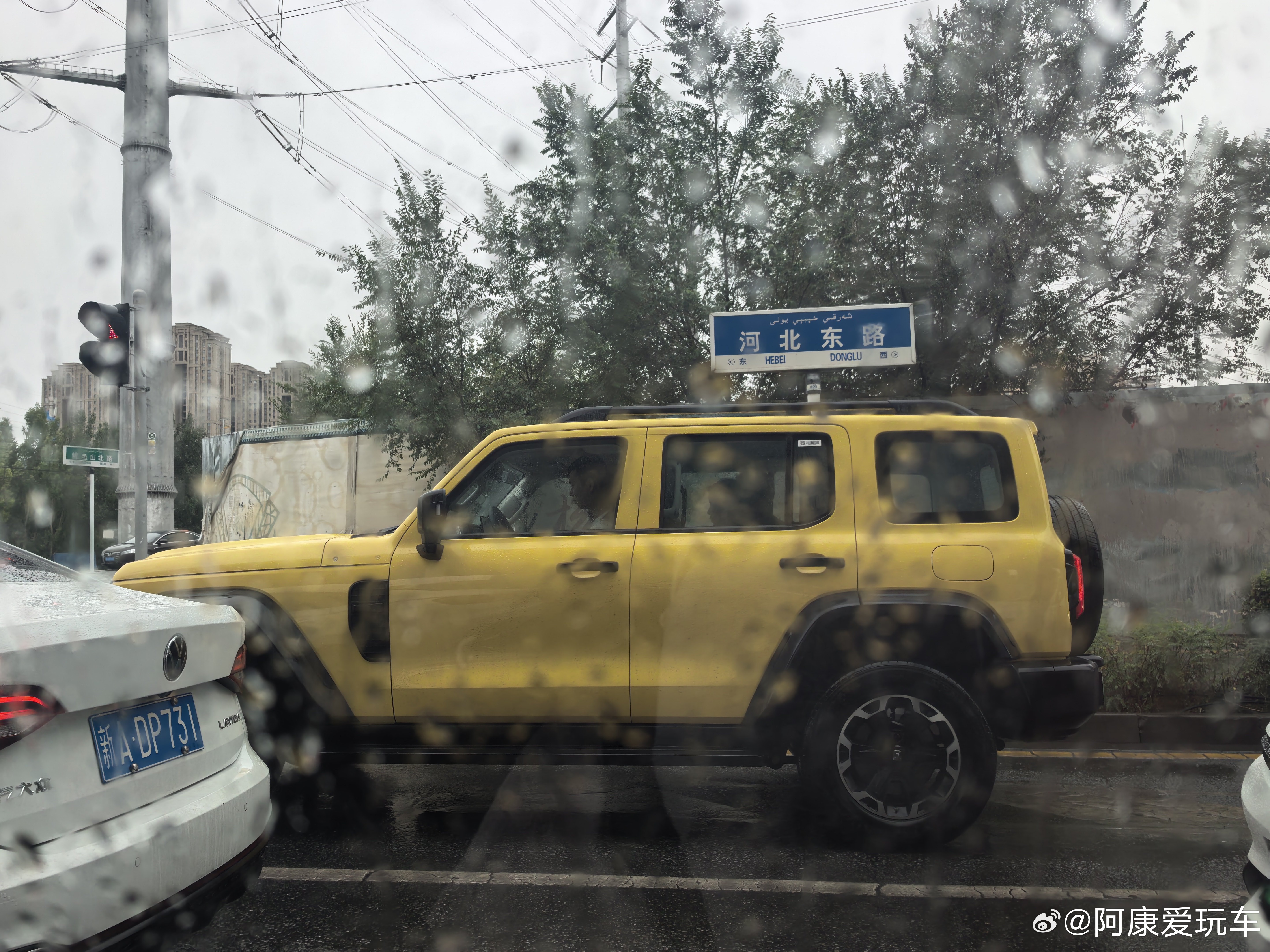 咦咦，刚上市没多久，在乌鲁木齐已经有新300在路上了 乌鲁木齐