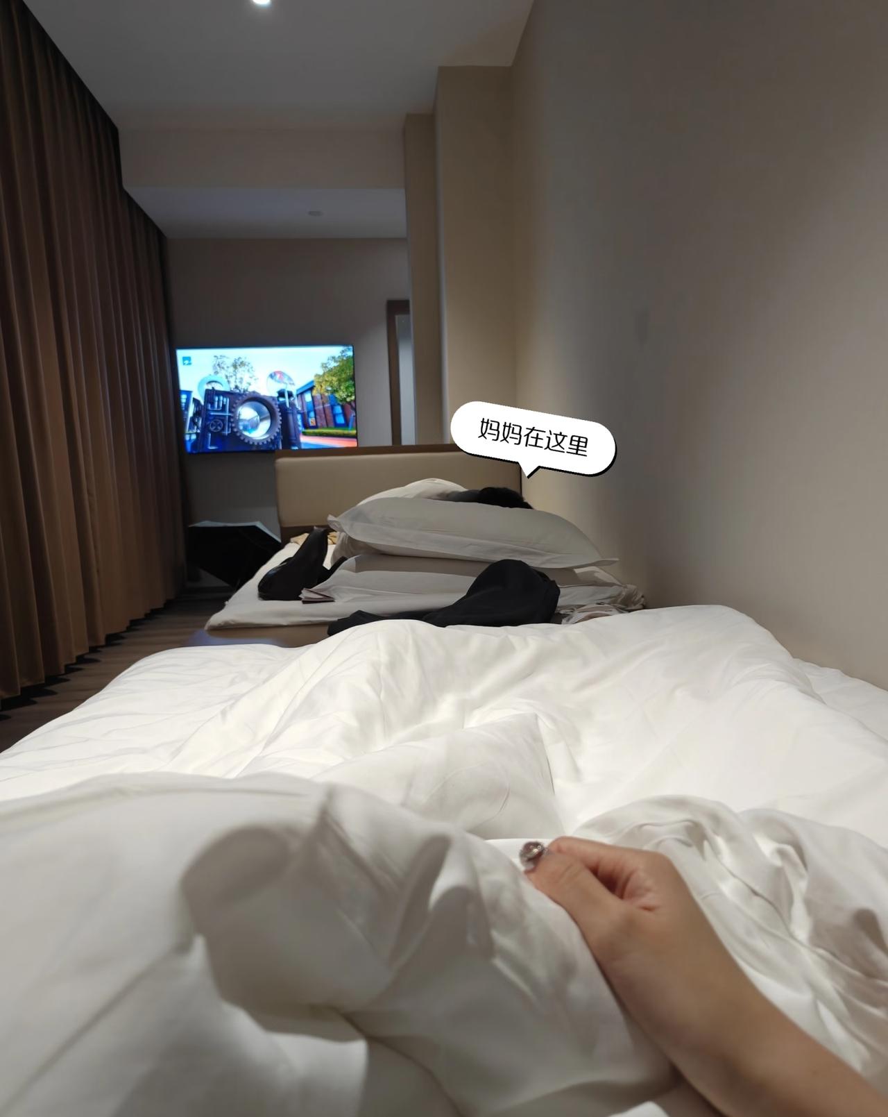 妈妈订的抽象酒店
和妈妈出来旅游，没想到还有这样的房型……实在没见过世面遂记录之