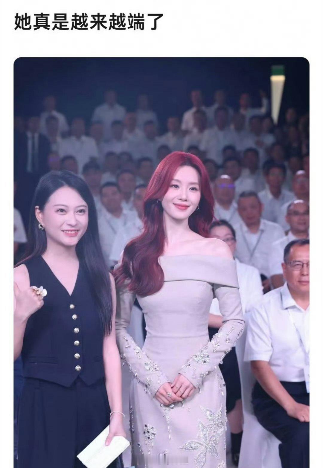 刘诗诗的这张合照，被网友热议感觉现在真的是越来越端了，可是，刘诗诗不就是以优雅端