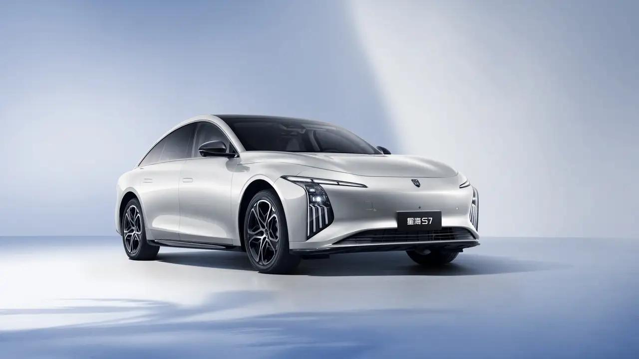 家庭出行必选星海！星海V9拥有大空间，车内舒适宽敞是全家人都爱坐的MPV，而星海