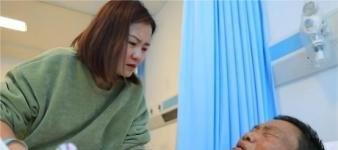 云南大理，59岁父亲被查出肝硬化晚期，儿子：“还是放弃吧！”不料，女儿却说：“爸
