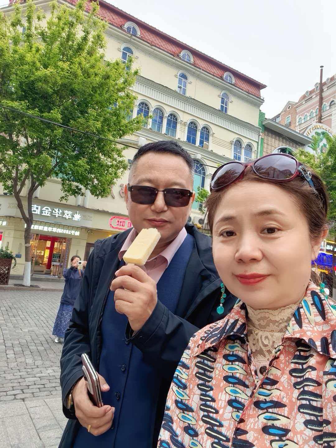 人生幸福的十大标准：
一、夫妻仍为原配；[微笑]
二、有亲生的孩子；
三、没有负