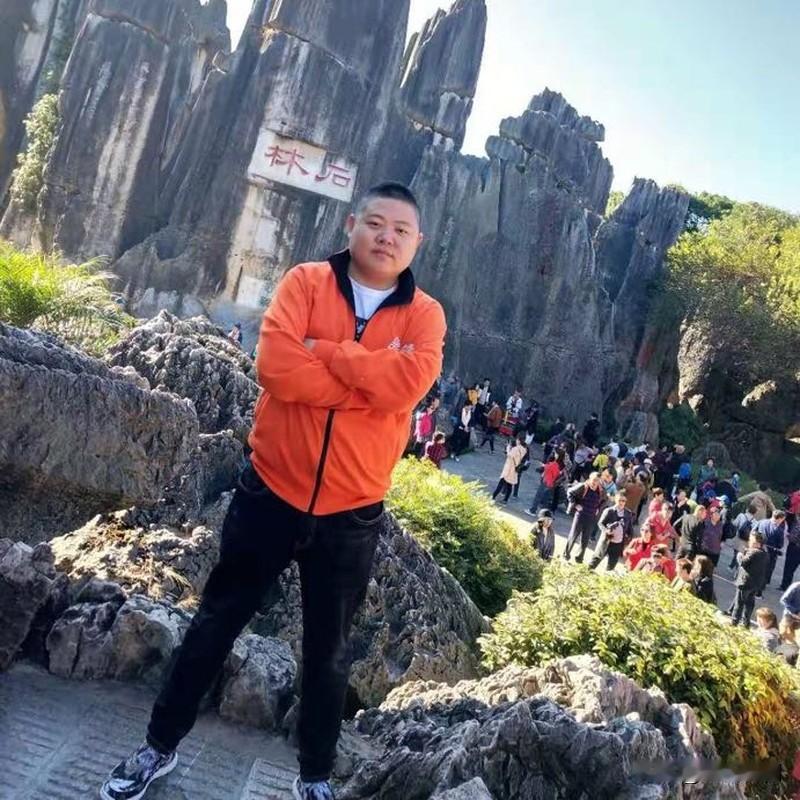 实实在在做人，偶尔会后悔。曾为客户改一百零七版方案，最后却用第一版，心里难免委屈