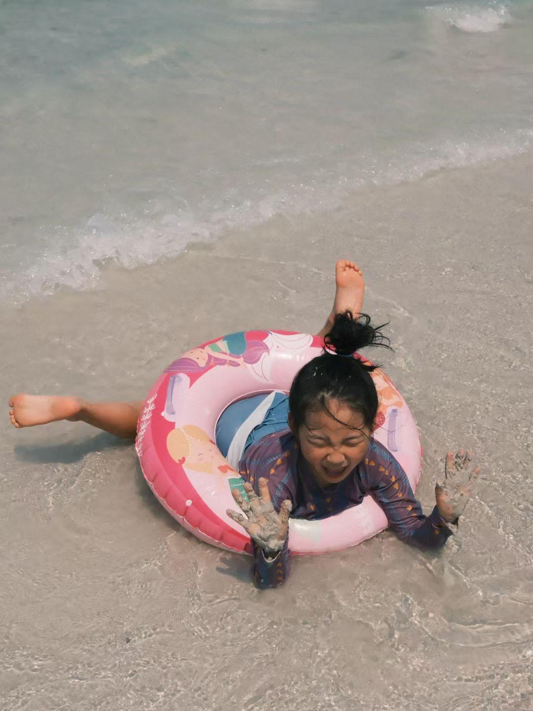 泰国时兴夜市的2个原因

泰国有个电视台曾经做过一个报道，一家四口在家里买菜做饭