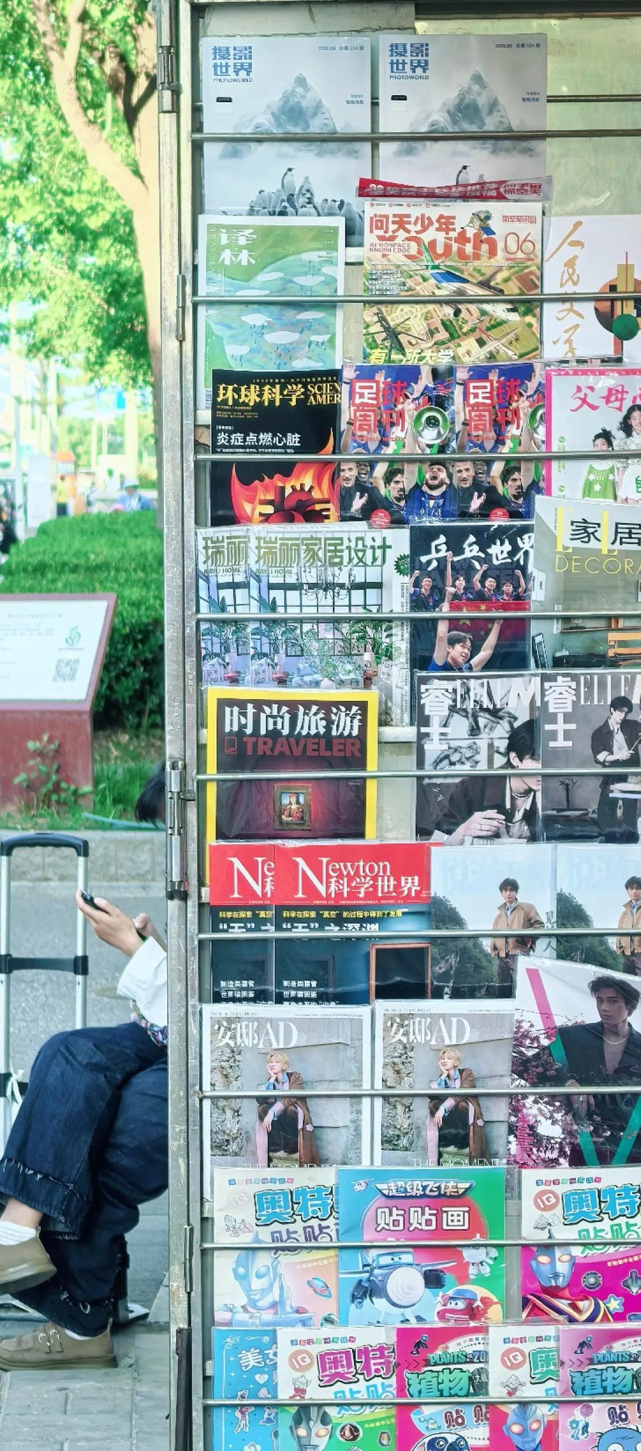 "何必与人较劲 这红尘万丈最没意思的就是人心．"