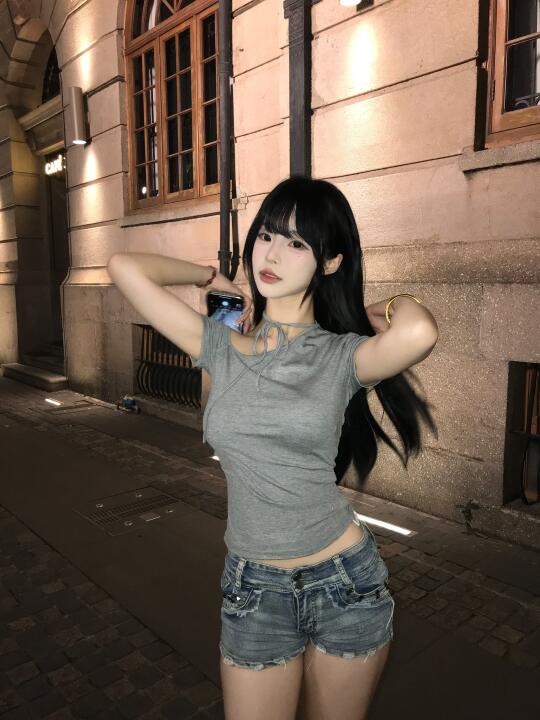 网上聊聊行了 现实我有老公的