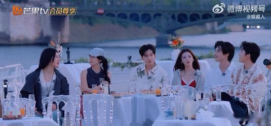 尚雯婕瘸着腿再唱浪姐初舞台尚雯婕[超话]尚雯婕的初舞台太惊艳！瘸着腿却依旧状态拉