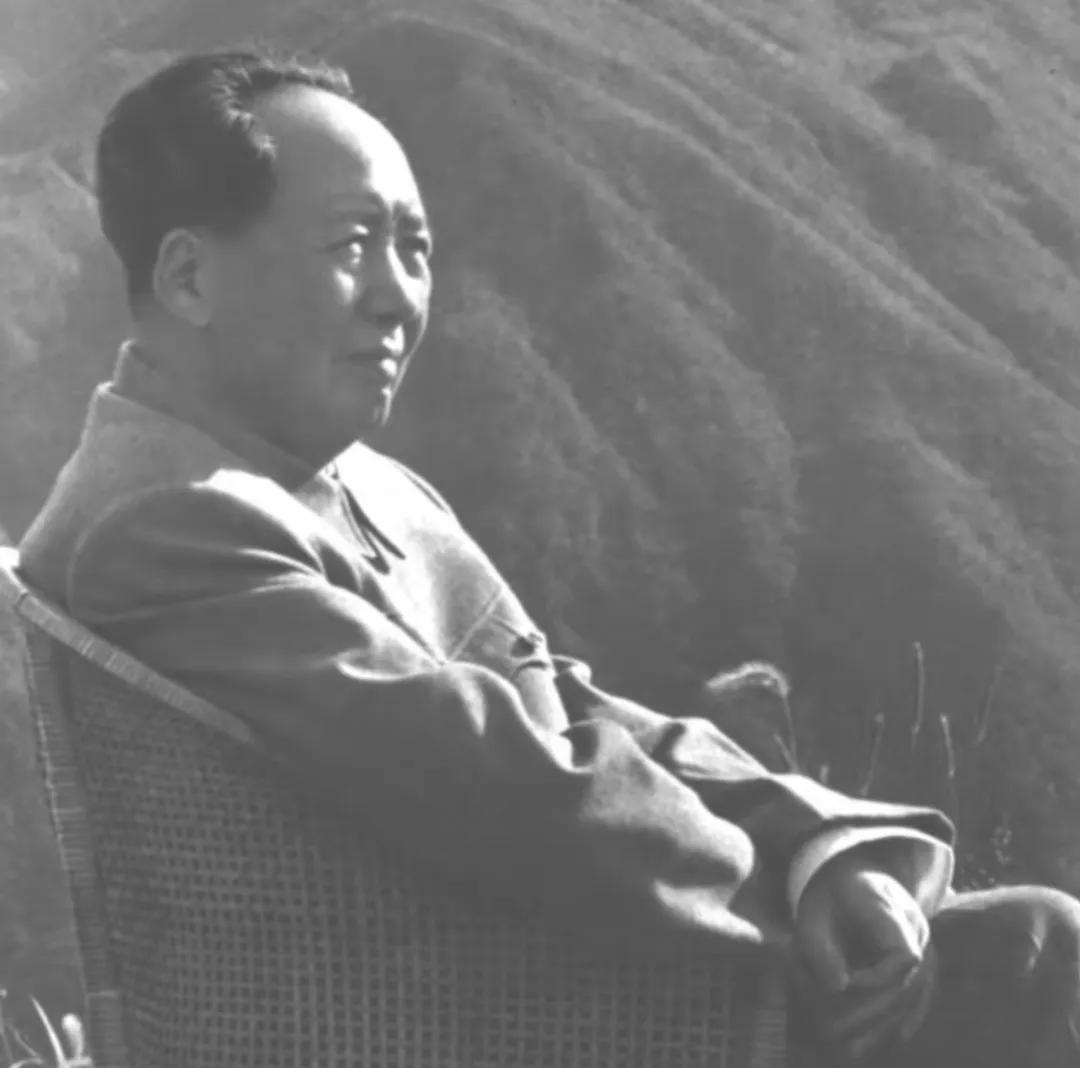 他的时代最被误读的，是华夏不仅站，更强起来了，甚至仅次美苏的三号强国。不错，那时
