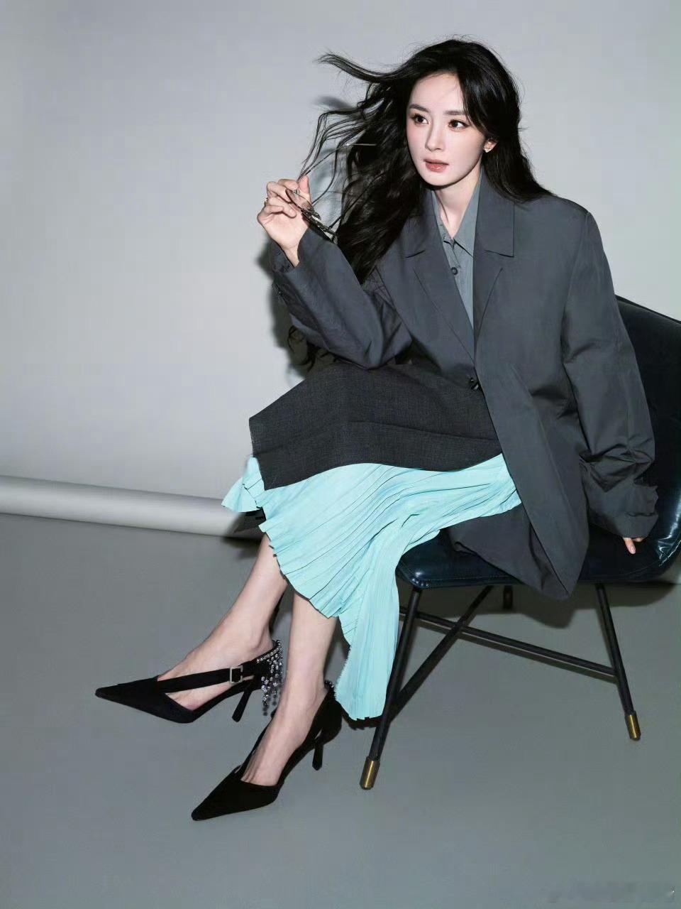 谁能想到杨幂把Prada穿得这么高级和时尚！！ 