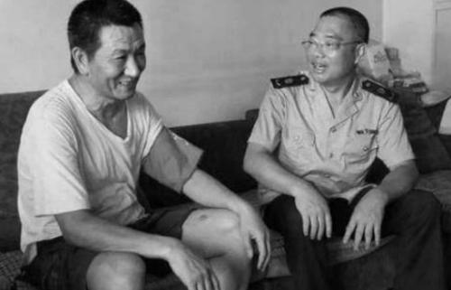 1985年，老山战场上，战士杨启良成功歼敌18人。然而，转业后的他却遭到了地方恶