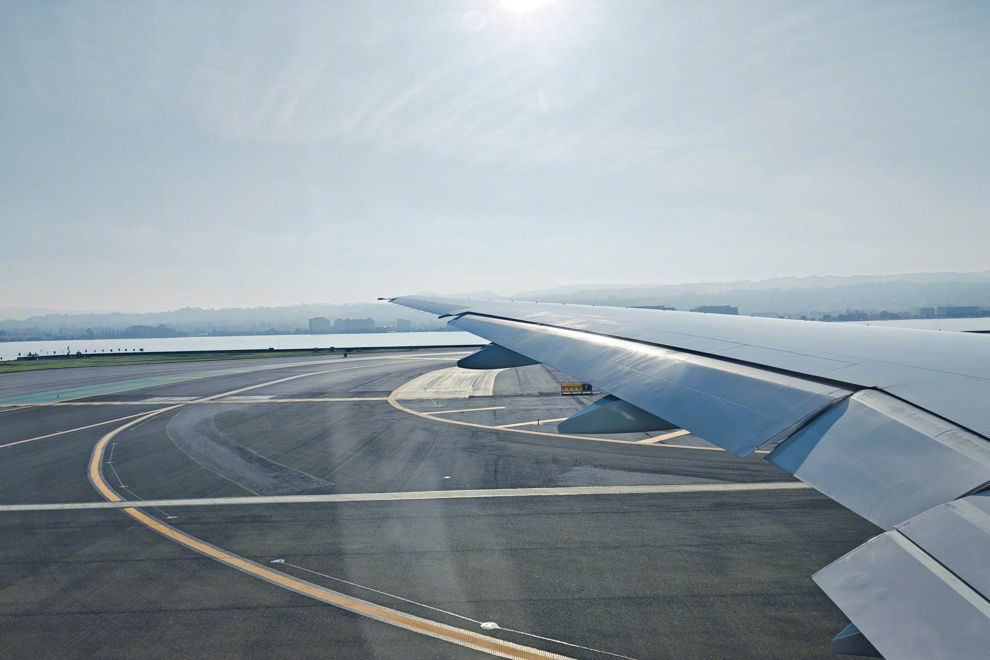 吐槽一下美联航吧：国际航线基本都是25年以上机龄的777-200，经常故障，上个