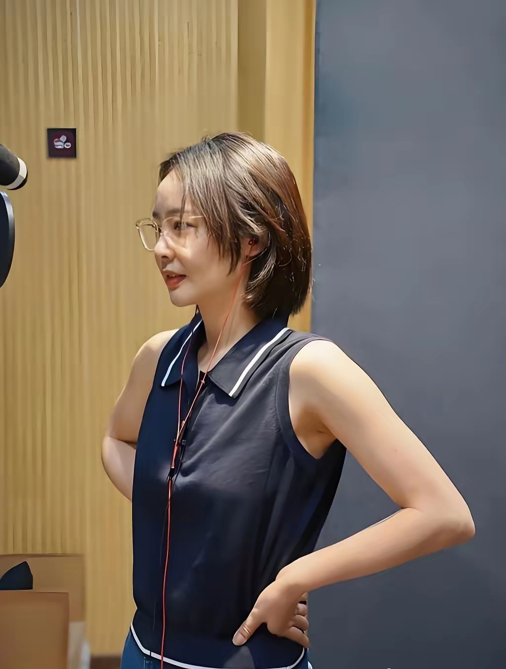 荧幕上平平无奇，真人却惊艳到失语，性格还特别温柔好相处。 