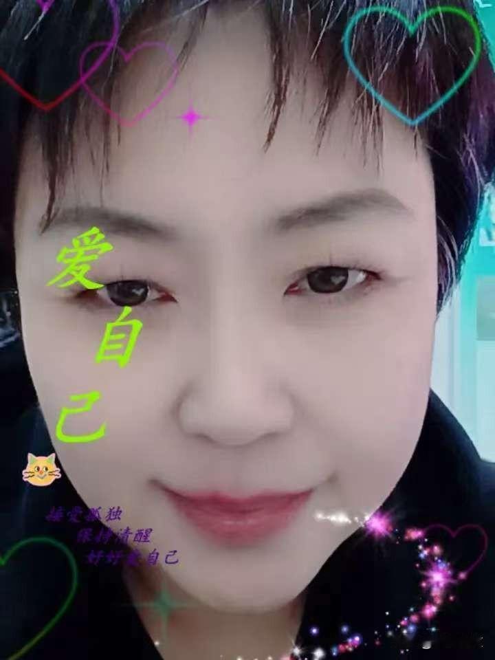 像这种霸总就适合找年轻漂亮的，有气质的女性，像我们这种普通老百姓，扔人堆里不起眼