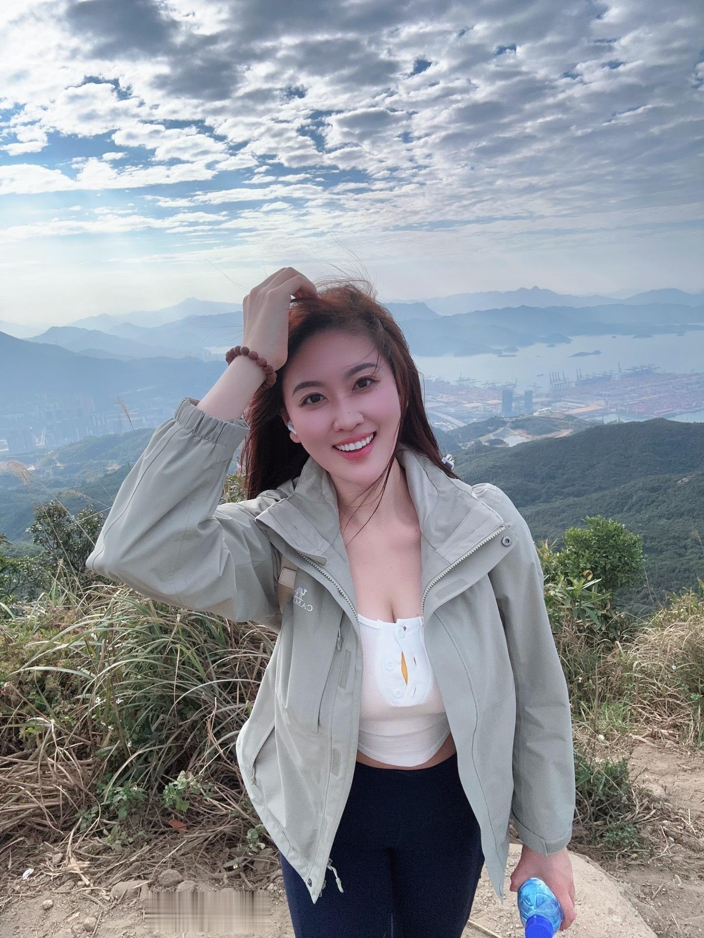 所爱隔山海，山海皆可平。徒步是我一直非常喜欢的运动，第一次走梅沙尖的徒...