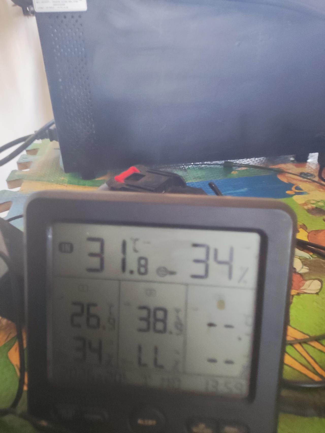 乌鲁木齐2:00，向阳面非地面温度已经突破40度，温度持续上升，背阳面38度，房