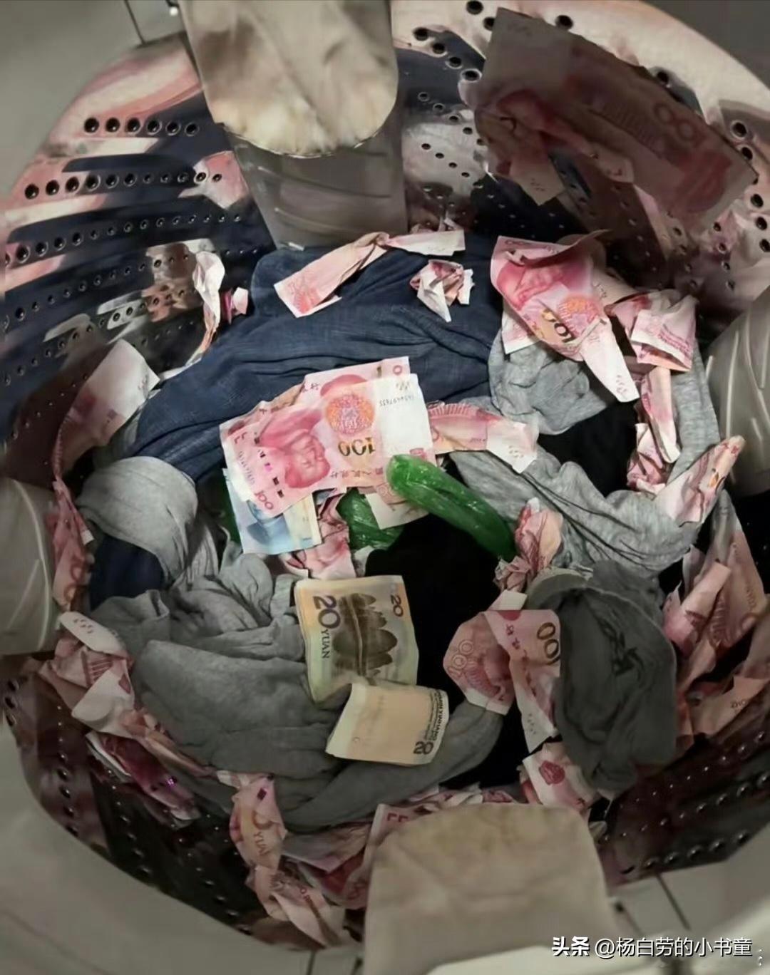 真正的洗钱是这样的
洗完以后干净的像新衣服一样
然后用夹子夹起来放在太阳下晒干