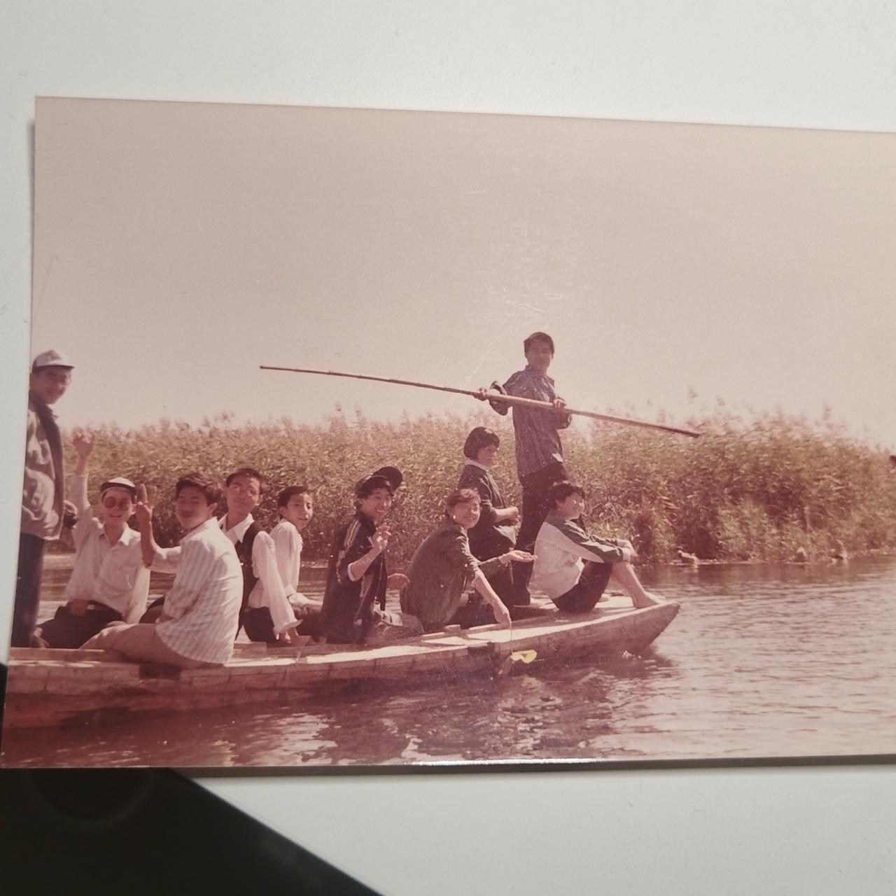 第一次去白洋淀大概是在1990年前后
当时学校的国防协会组织会员同学国庆节期间去