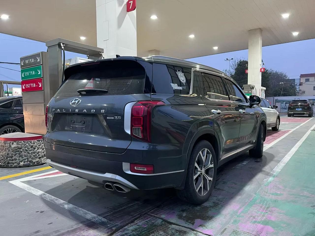 给深圳我哥淘了一个帕里斯帝，相当冷门的一个车，3.5V6，8AT，四驱~
用心淘
