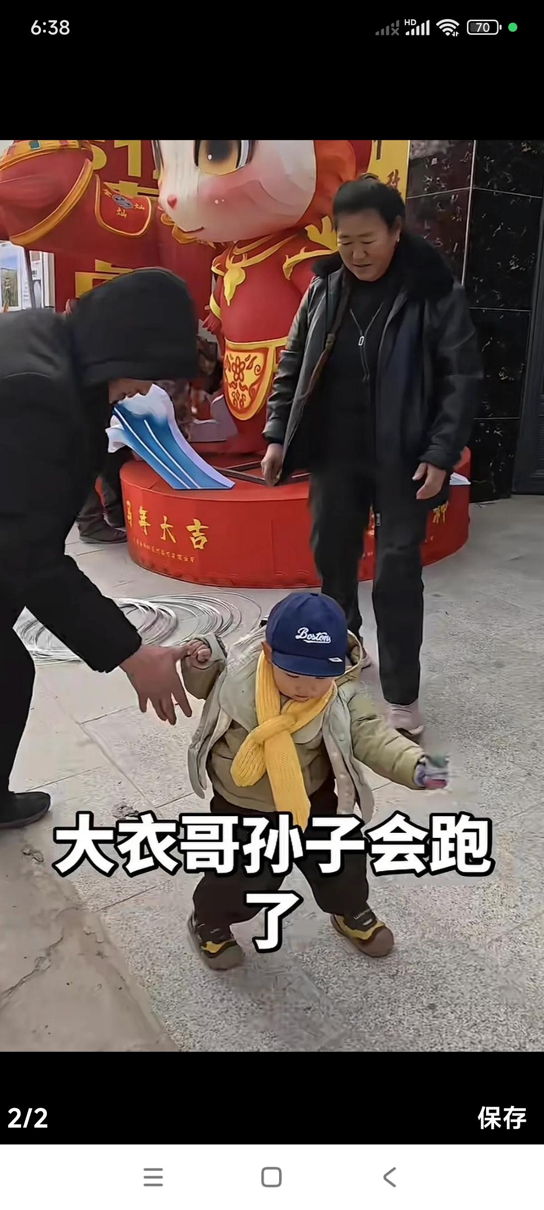 大衣哥朱之文的媳妇大衣嫂确实是个有德之人。

大衣哥成为明星，家里的财富都依仗大