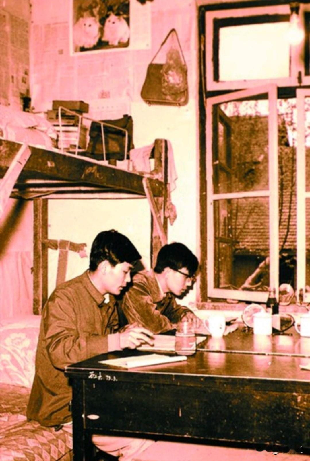 上世纪的1988年6月16日，共青团新疆工学院委员会召开表彰大会，分别授予舍己救