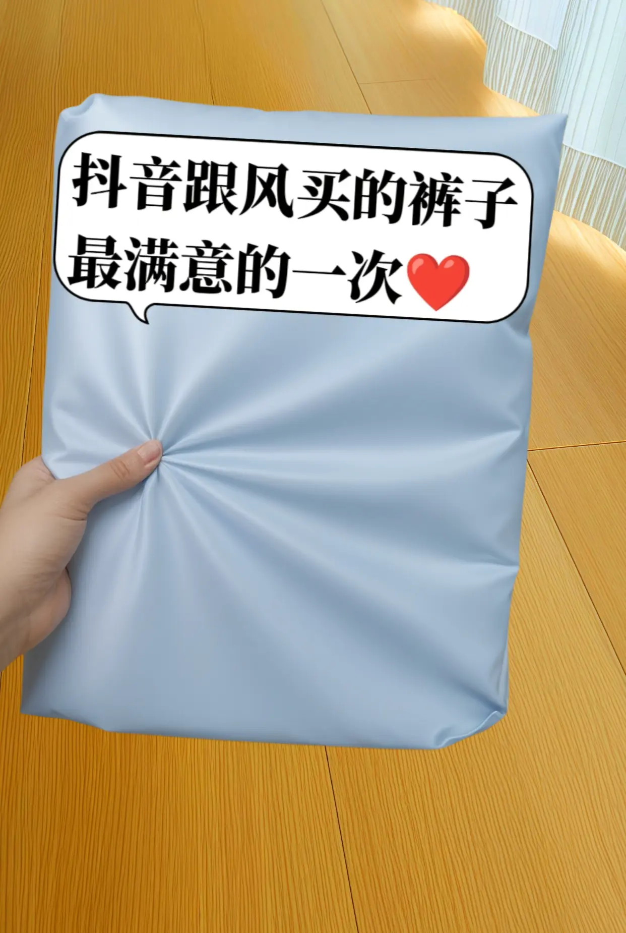 姐妹们，真的太爱这条鱼骨微喇裤了！上身轻松拿捏氛围感美女！ 看这条裤子...