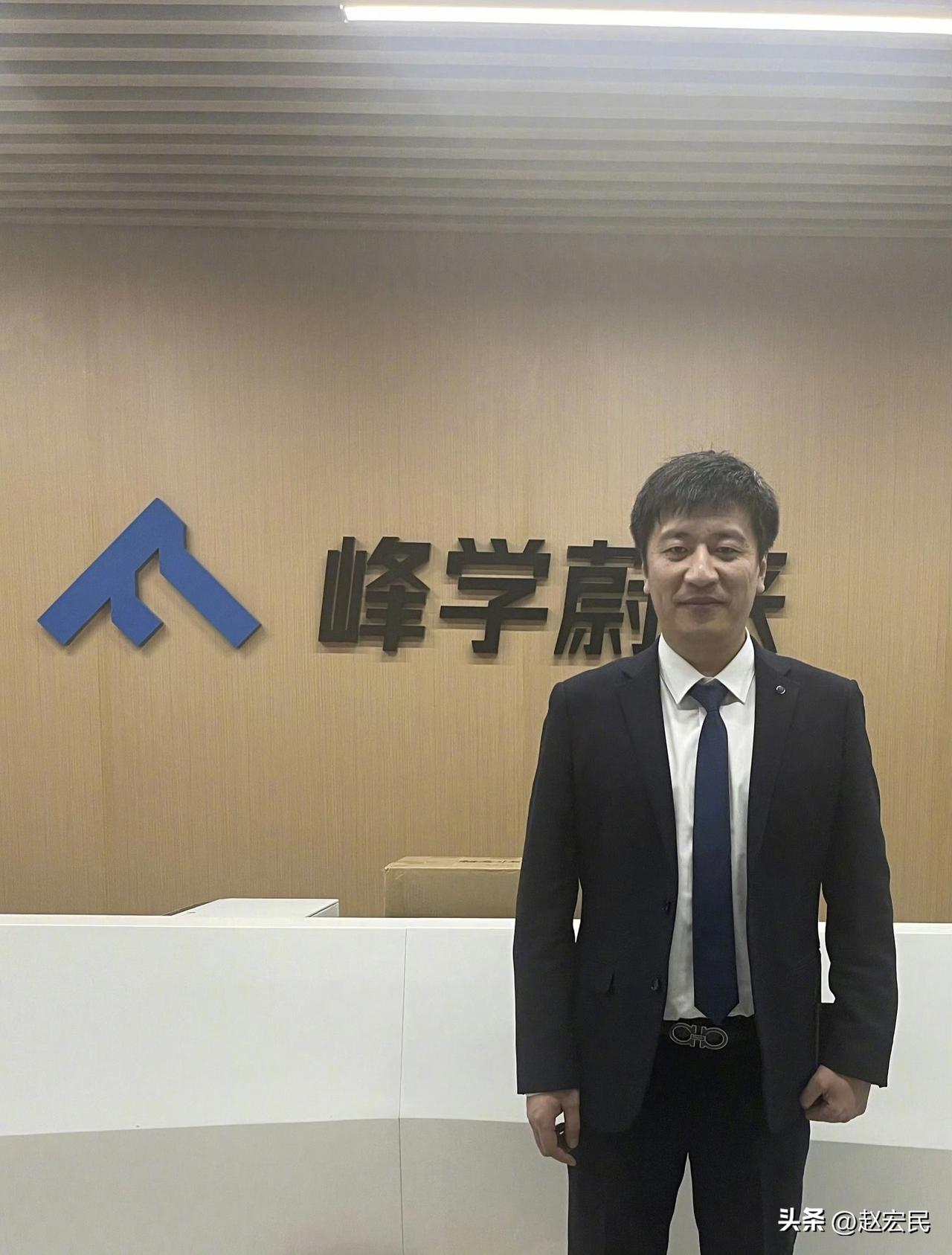 天呐，刚看到张雪峰这个新闻的时候，还以为是假消息呢， 毕竟他还那么年轻，那么强壮